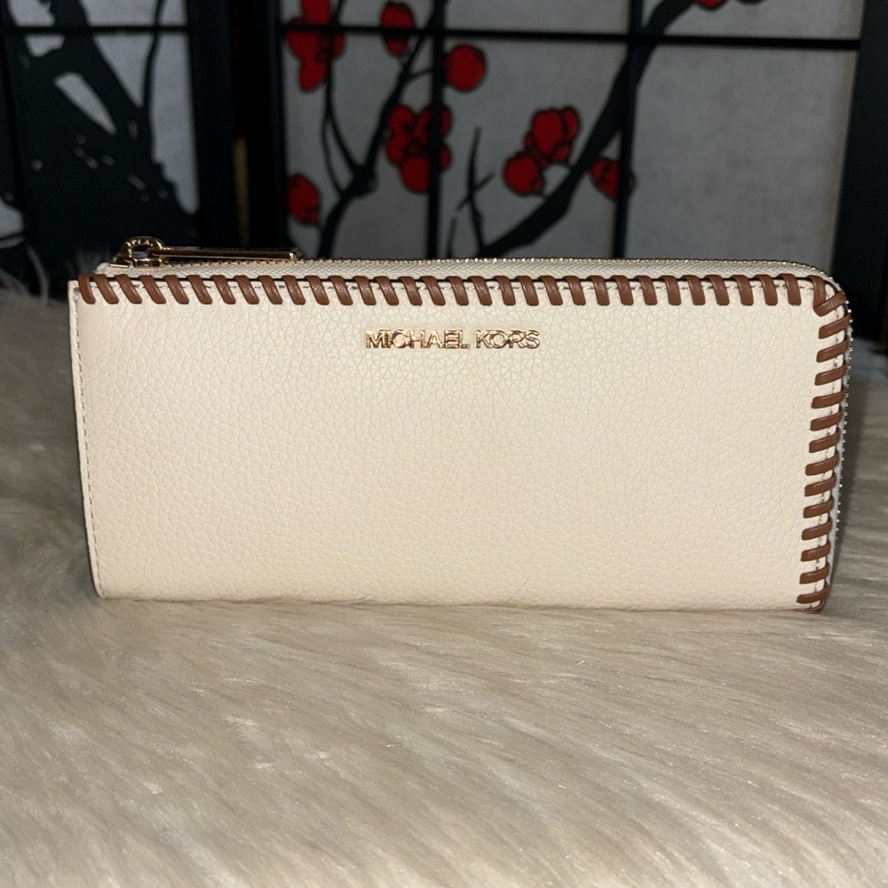 Michael Kors Lg TZ CARINE Satchel/JET SET TRAVEL Lg 3 Quarter Zip Wallet 2pc Set - Picture 6 of 8